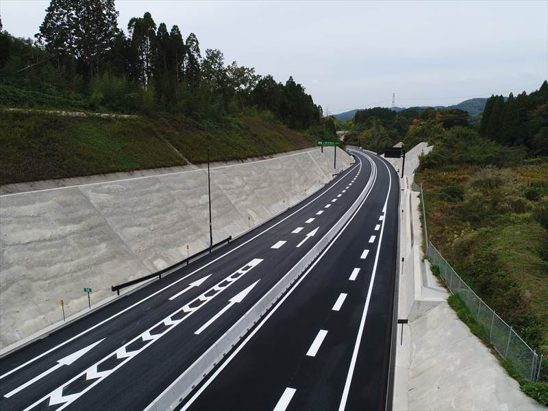 九州横断道（嘉島～山都）北中島地区舗装工事